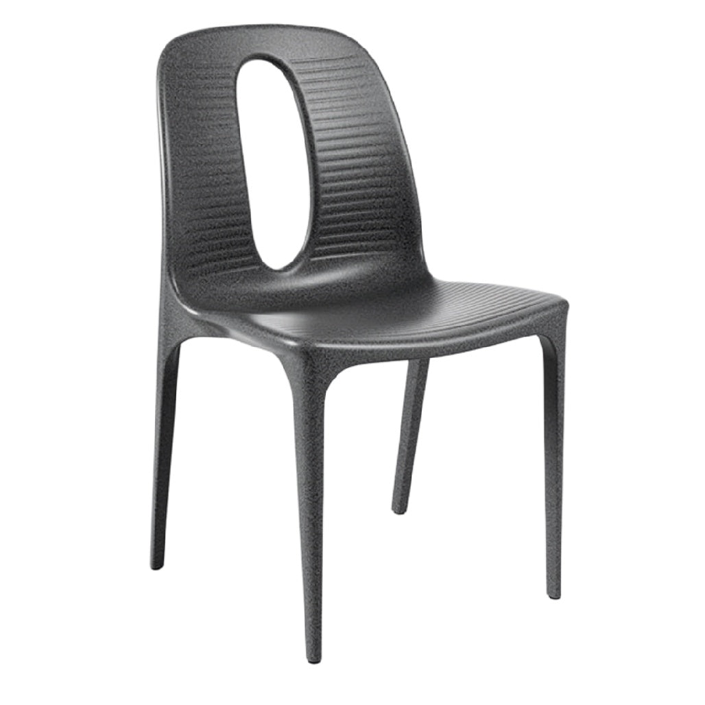Technische Titel: "Moderne kunststof stoel met ergonomisch ontwerp en doorzichtige rugleuning"